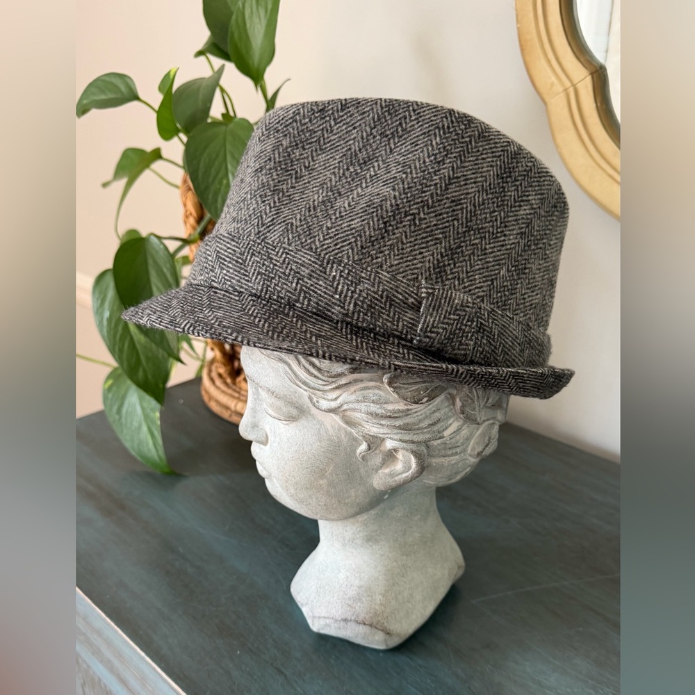 Dorfman Pacific Feora Hat in Gray herringbone wool blend.”